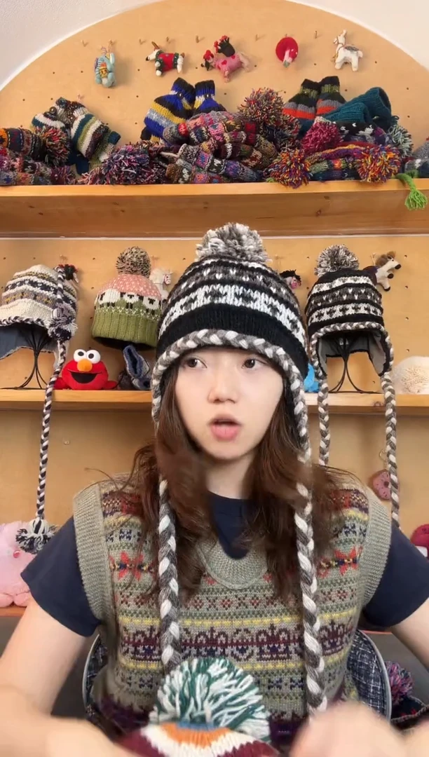 羊毛百分百纯手工帽子长鞭护耳帽黑色