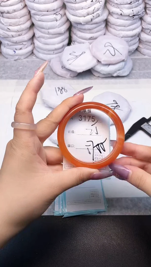 玛瑙/玉髓手镯未镶嵌3175