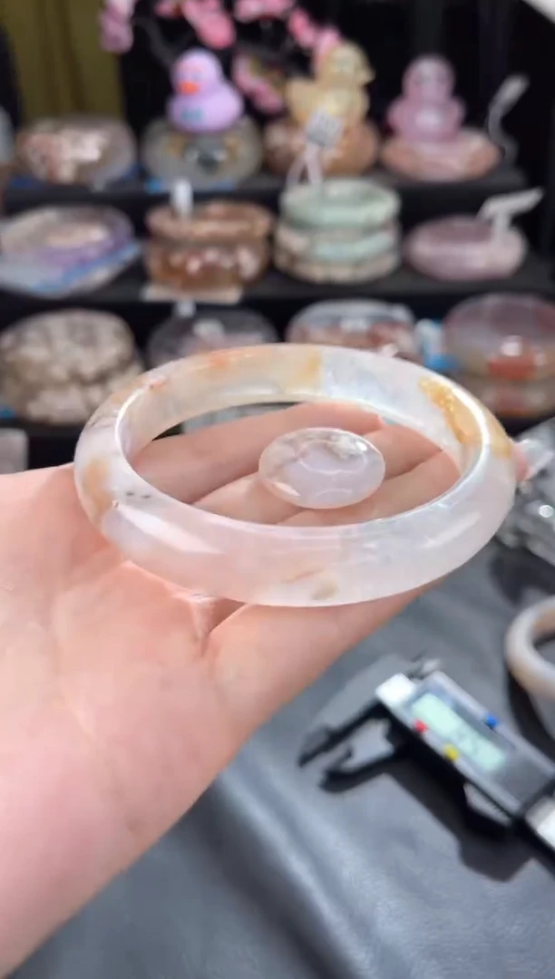 石英质玉手镯未镶嵌60