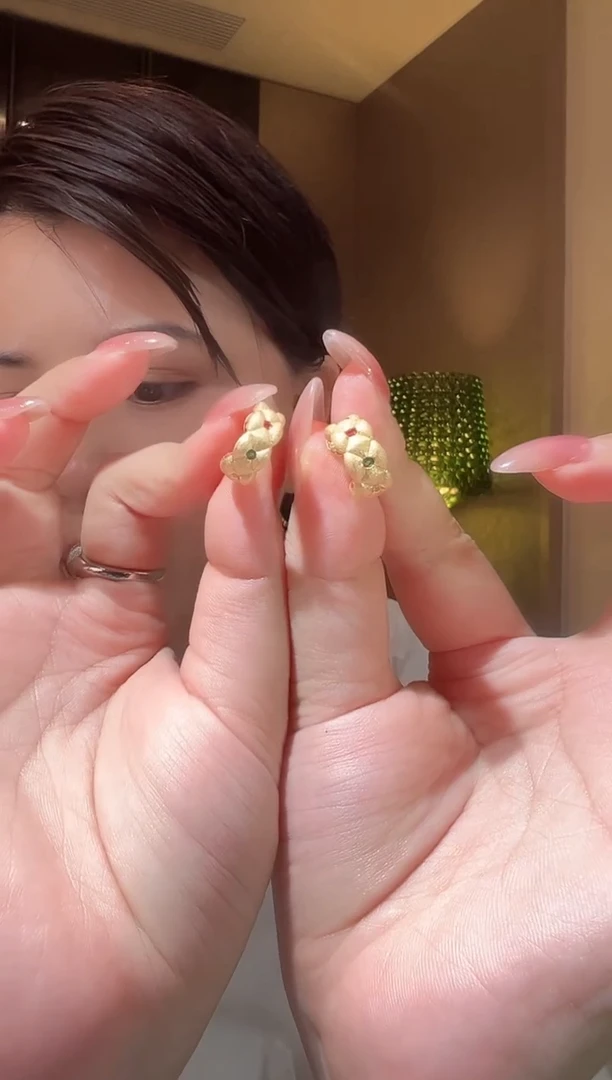 无足银银耳环金色