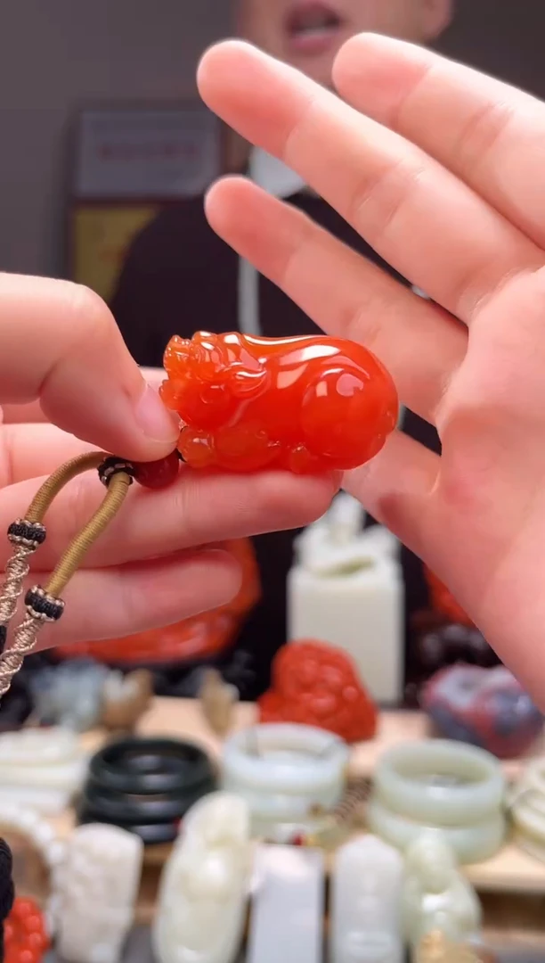 颈饰未镶嵌南红玛瑙吊坠