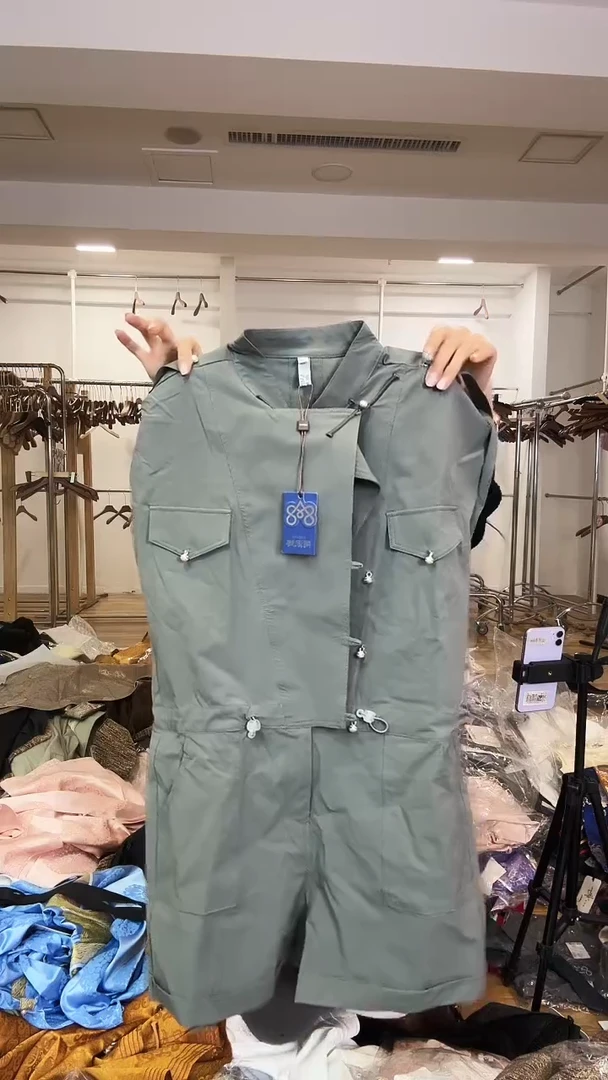 连体衣       S码         100斤