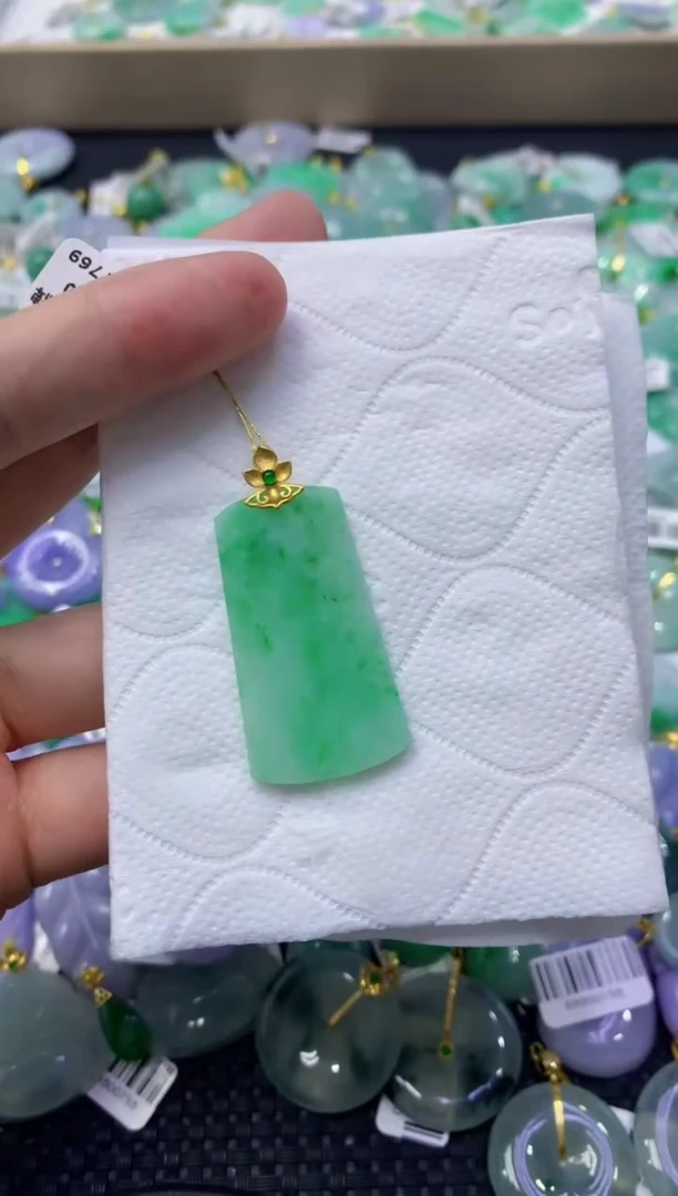 颈饰18K金镶嵌翡翠天然缅甸翡翠A货