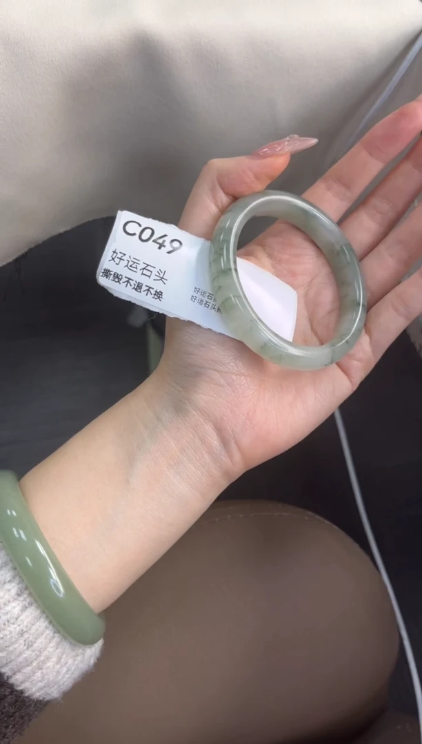 未镶嵌手镯石英质玉微瑕049