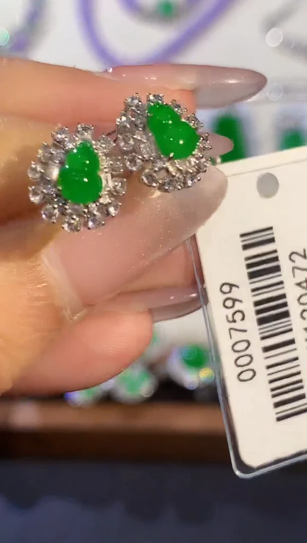 18K金镶嵌翡翠耳饰SY0007599多样性发其一