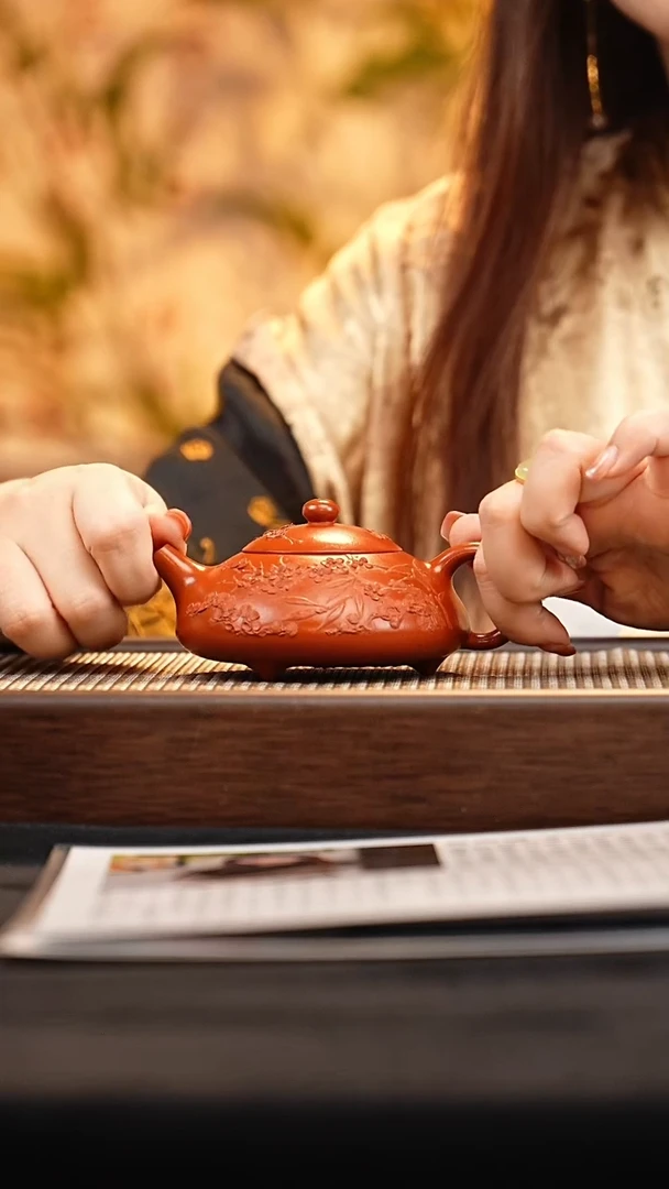 茶壶紫砂J29753三足乳瓢 红皮龙