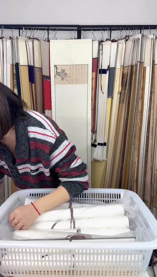 四尺对开。 白色。  4个