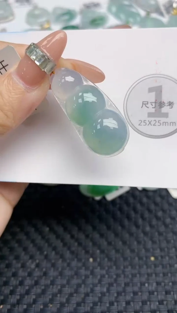 颈饰18K金镶嵌翡翠 天然缅甸A货翡翠百元以上9元证书费自理