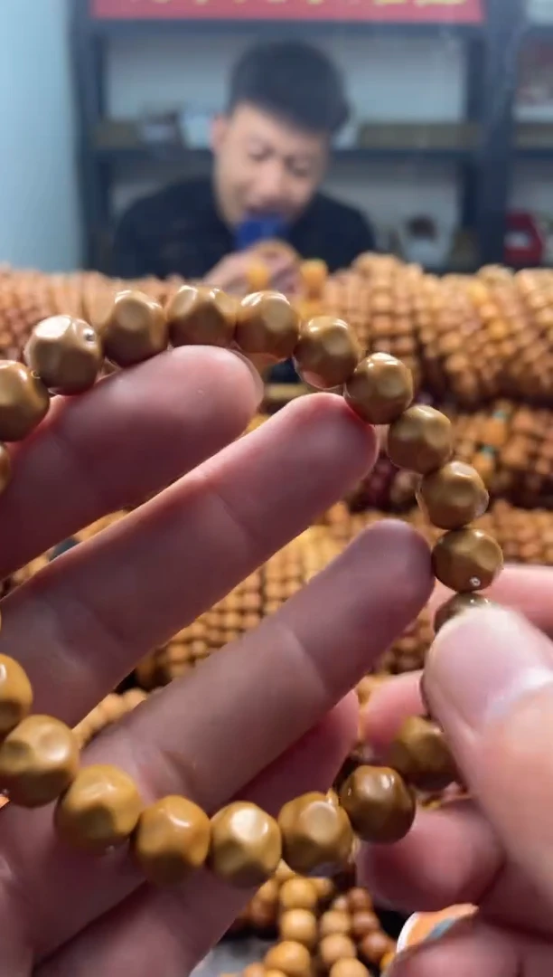 手串猴头核桃C10 奶酪微微瑕 9.7