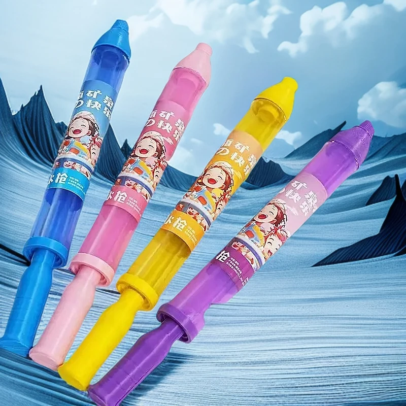 一瓶水的快乐烟花水枪情侣路灯下拍照纪念水烟花氛围浪漫道具玩具