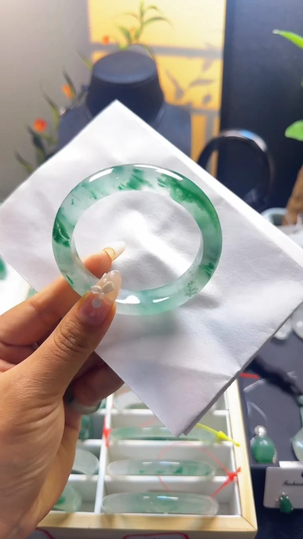 未镶嵌1石英质玉（非洲翠）手镯56