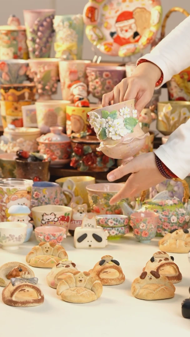 摆件陶景德镇釉下彩手绘设计师款陶瓷