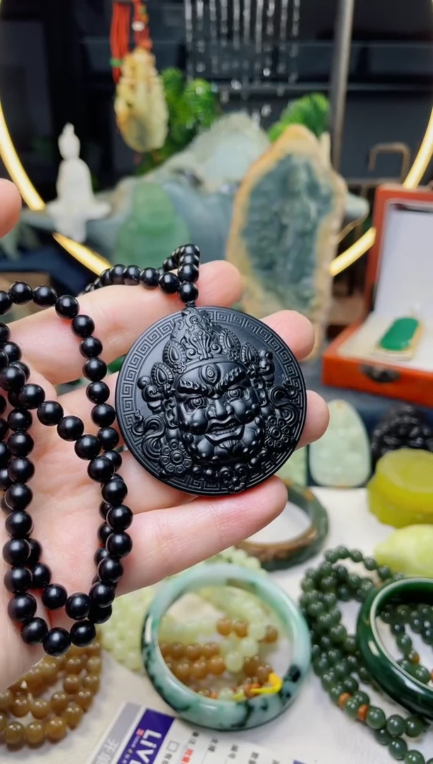 和田玉未镶嵌颈饰大黑天