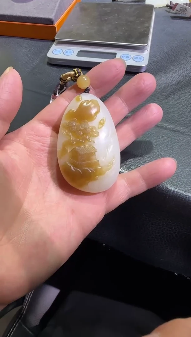 吊坠(赠链)未镶嵌和田玉金山糖白挂件（产地直发）