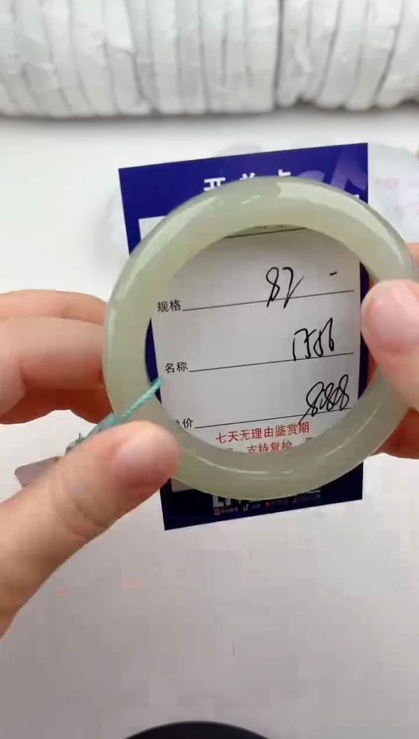 【闪购商品】和田玉手镯未镶嵌82颜色微差无瑕疵