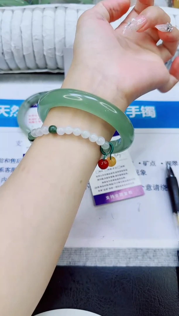 未镶嵌手镯石英质玉151/63