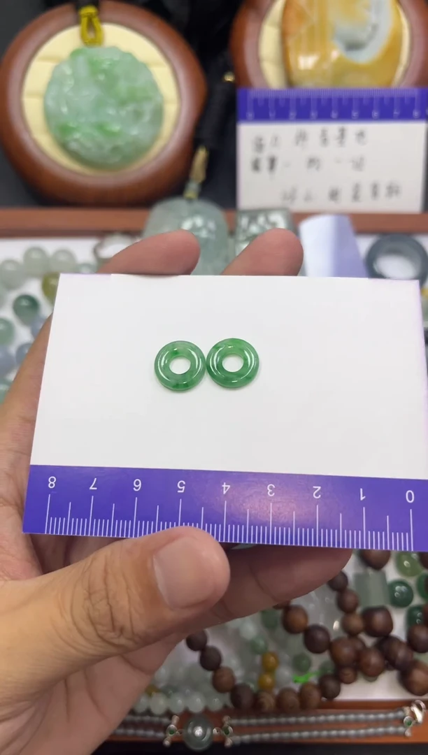 翡翠裸石翡翠甜甜圈一对