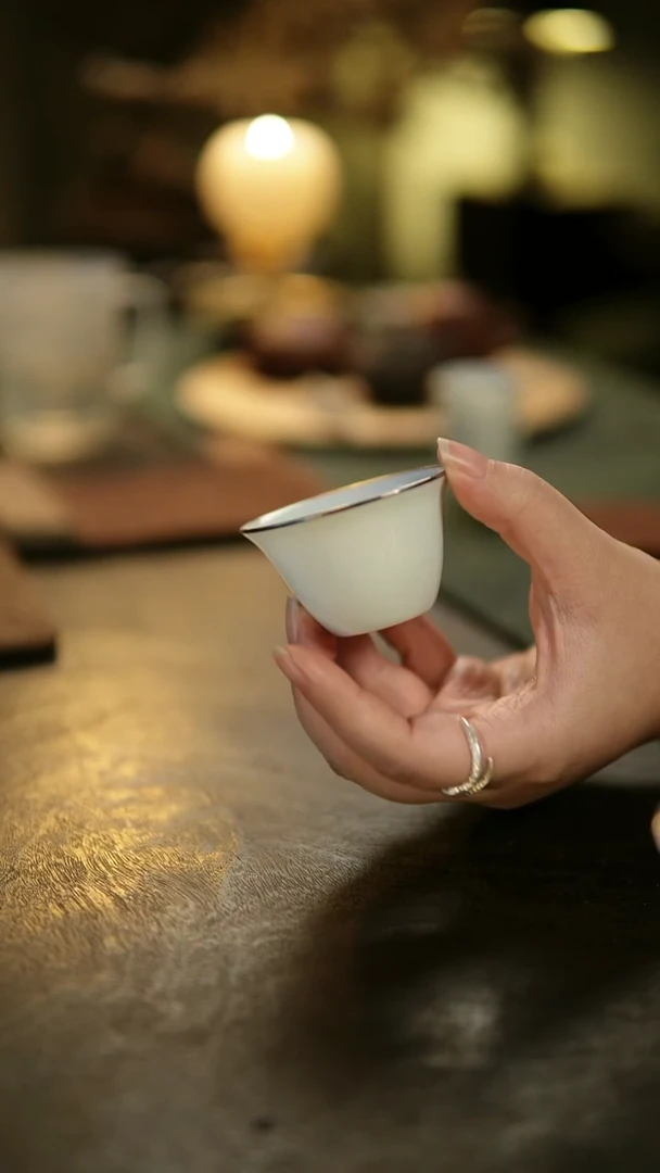 阿眠      陋影素胎包银口40ml