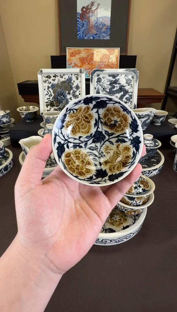 二号釉牡丹纹普洱杯