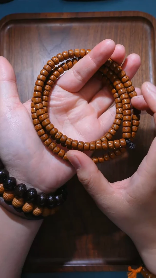 桃核吊坠7.5*5mm左右红魔脖挂