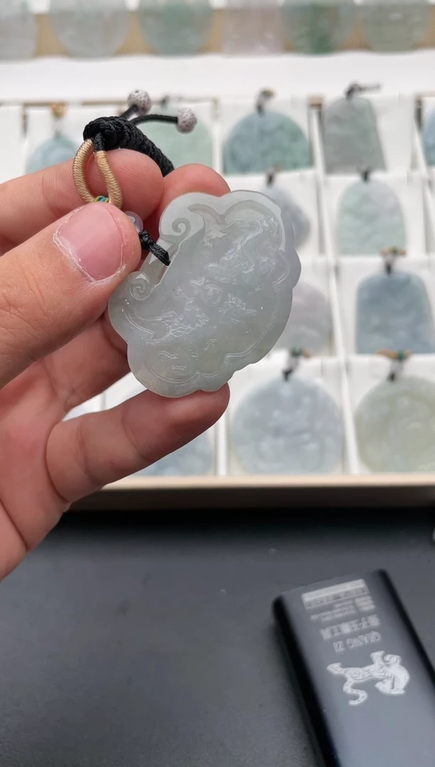 翡翠未镶嵌颈饰..../5/11/  235