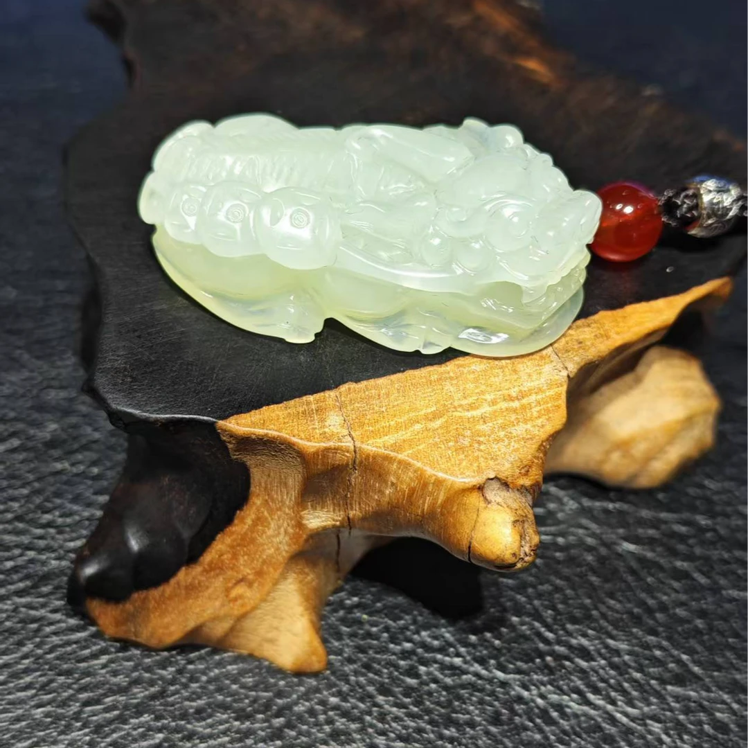 精美高端貔貅吊坠多样性发一岫玉