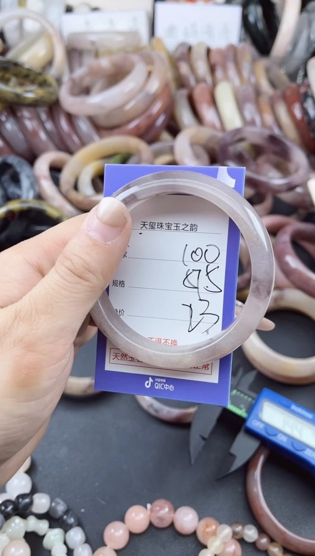 未镶嵌手镯石英质玉（金丝玉）100