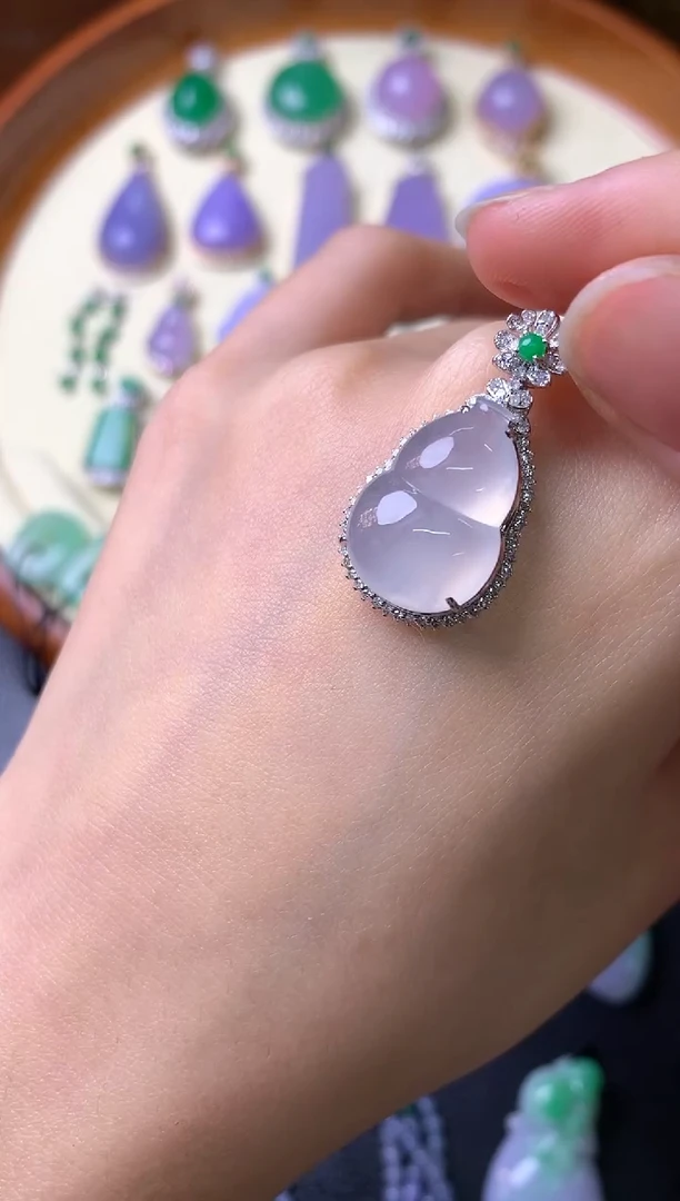 【闪购商品】翡翠吊坠(赠链)18K金镶嵌吊坠