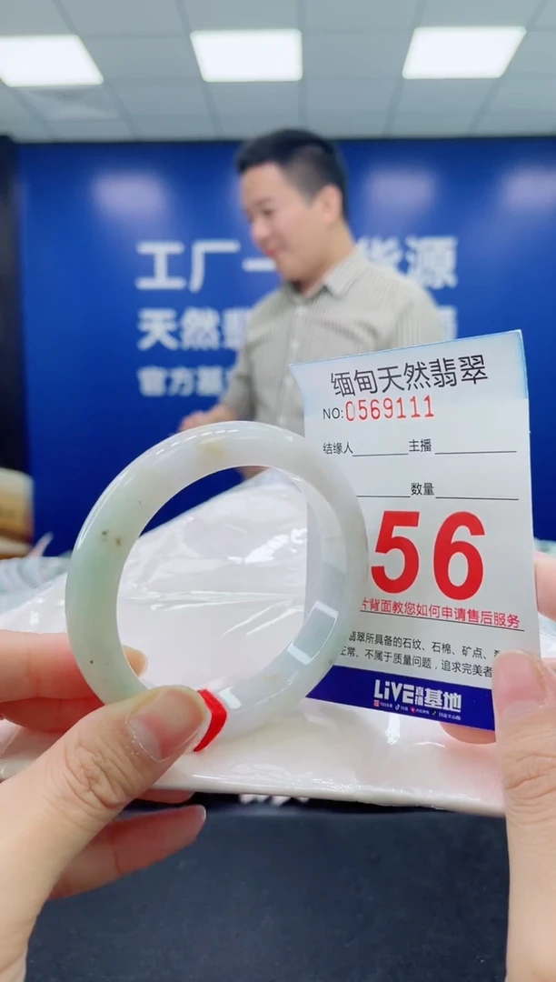 未镶嵌手镯翡翠天然翡翠手镯