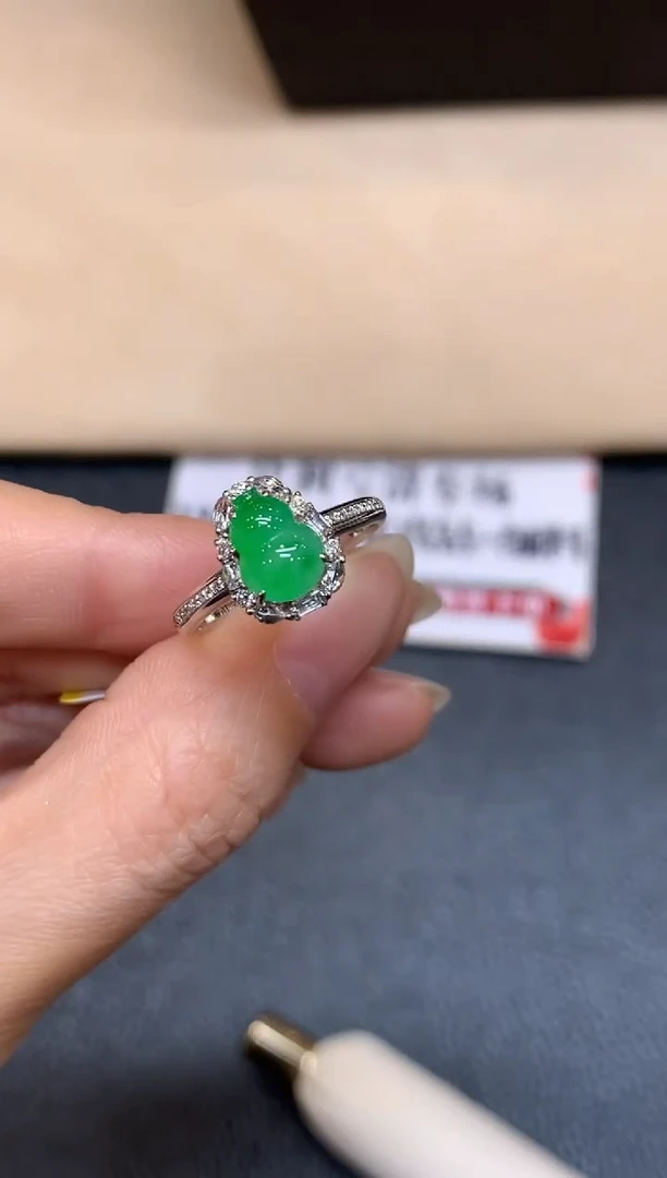 18K金镶嵌戒指翡翠【无鉴赏期】葫芦【无服务费