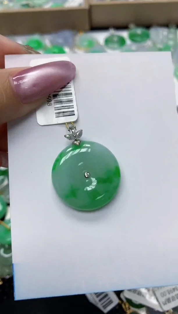 翡翠18K金镶嵌颈饰111111111111
