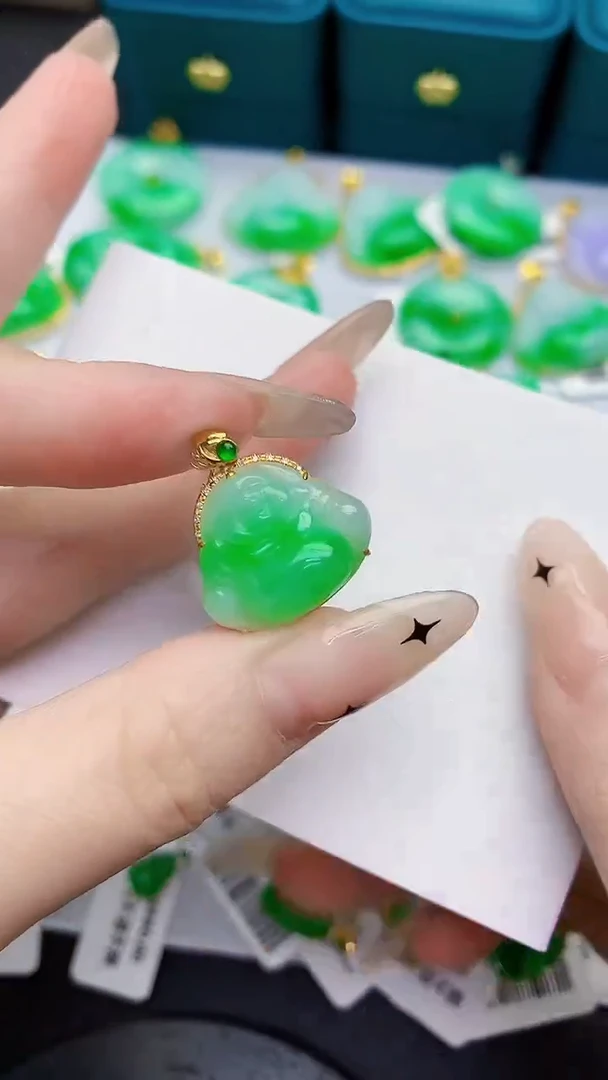 颈饰18K金镶嵌翡翠缅甸天然翡翠A货