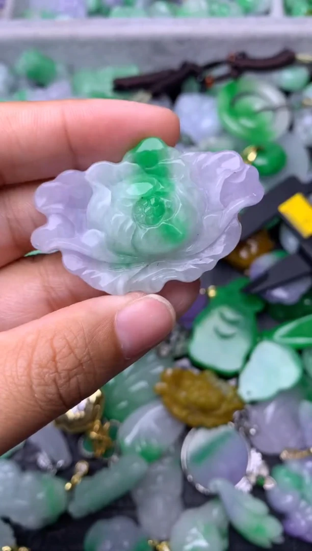 颈饰未镶嵌翡翠缅甸翡翠吊坠