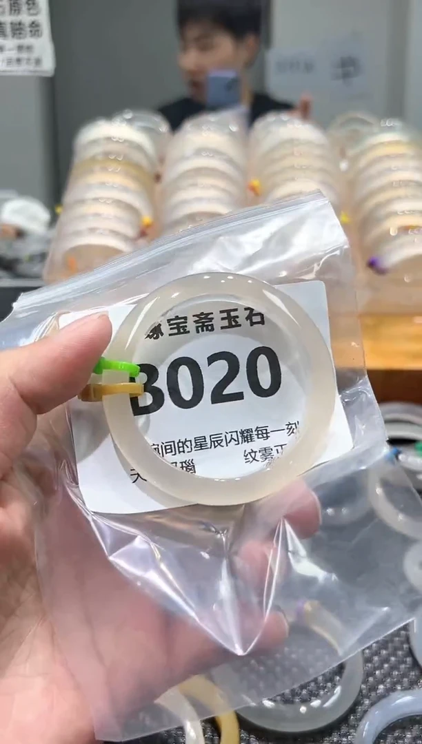 玛瑙/玉髓手镯未镶嵌b020
