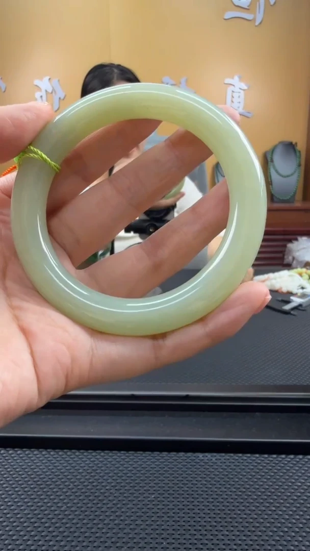 颈饰未镶嵌和田玉手镯60