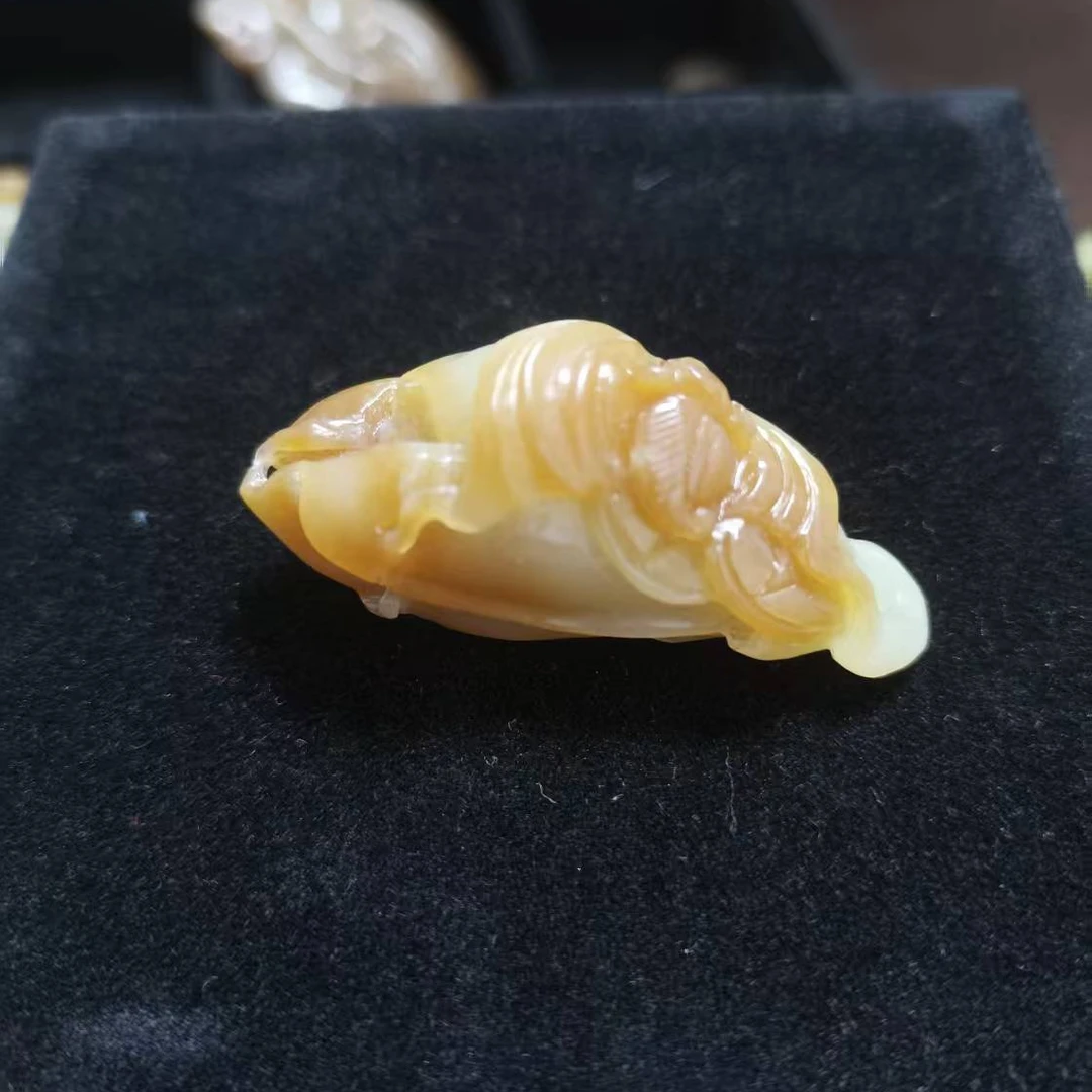 新疆和田玉吊坠.