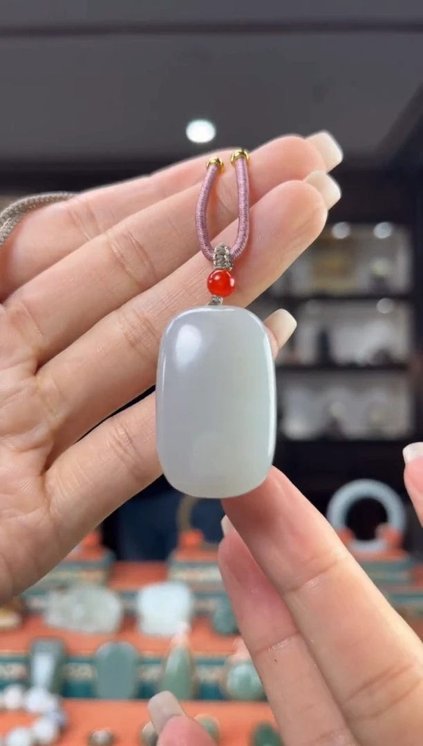 颈饰未镶嵌和田玉佩佩