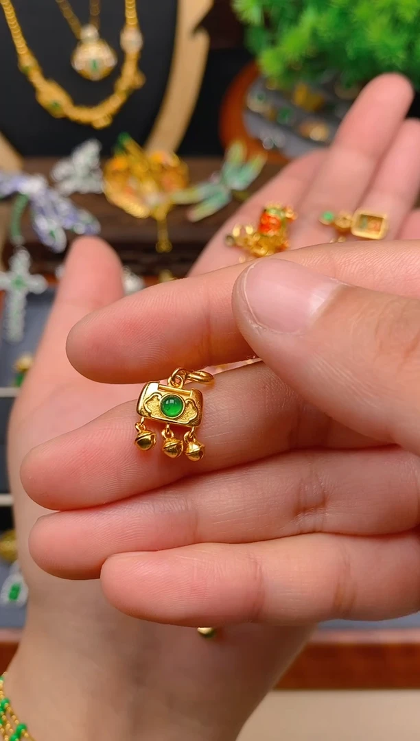 【闪购商品】翡翠吊坠(不含链)银S925镶嵌如意锁