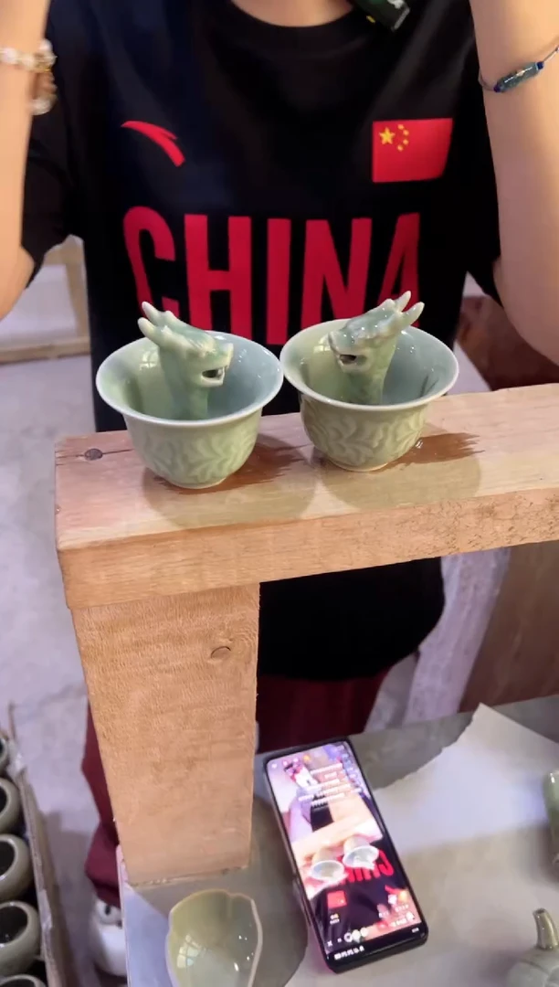 微瑕耀州窑龙头公平杯一对