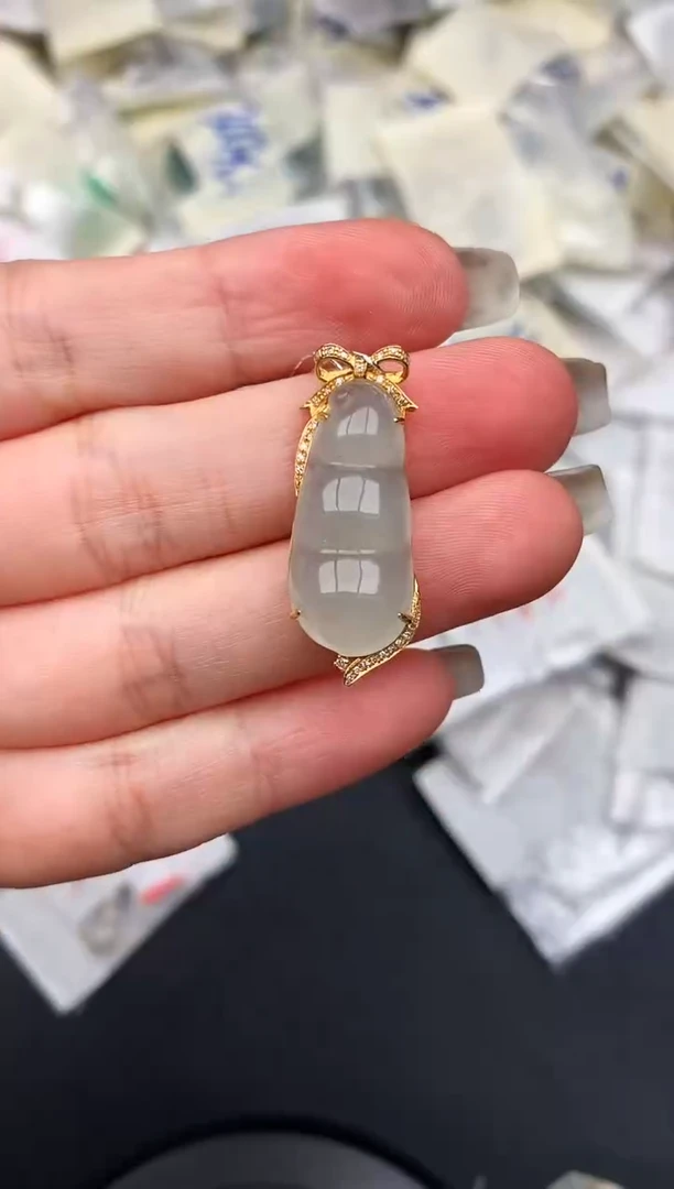 18K金镶嵌挂件翡翠—