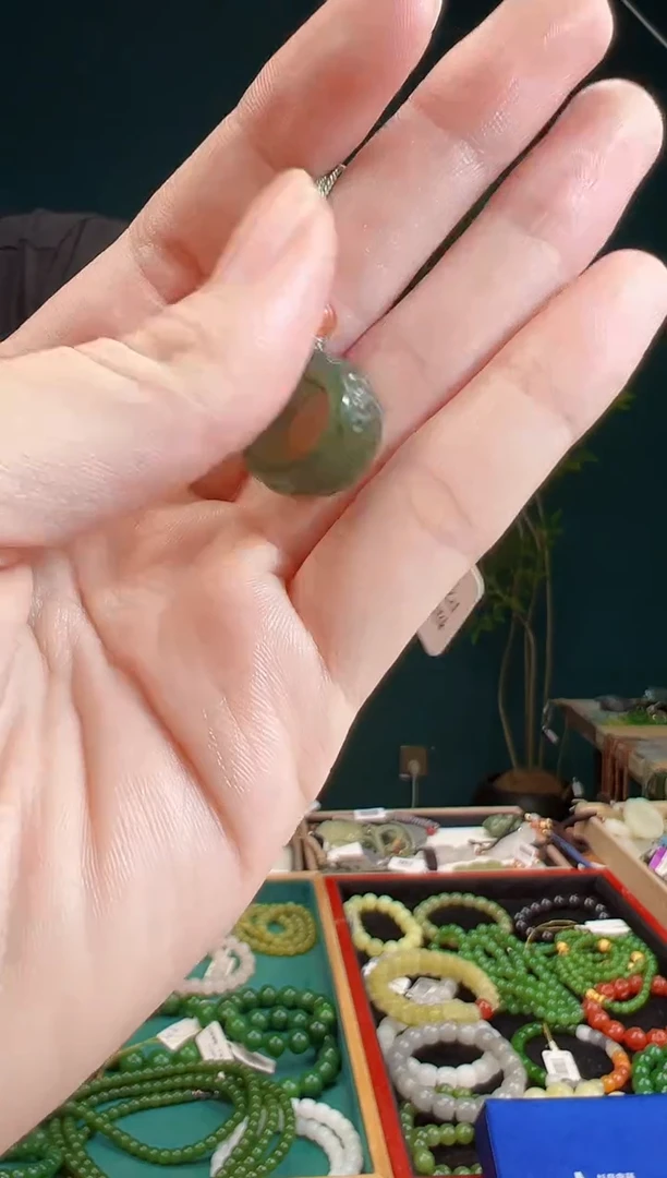 颈饰未镶嵌和田玉一物一证 拍一单发一个