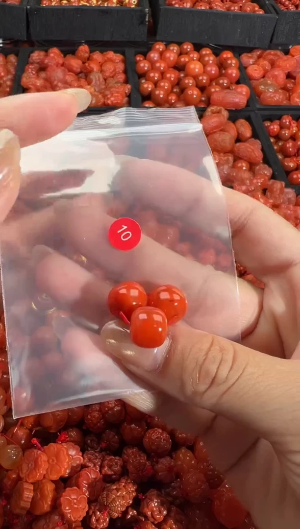 南红玛瑙未镶嵌颈饰1