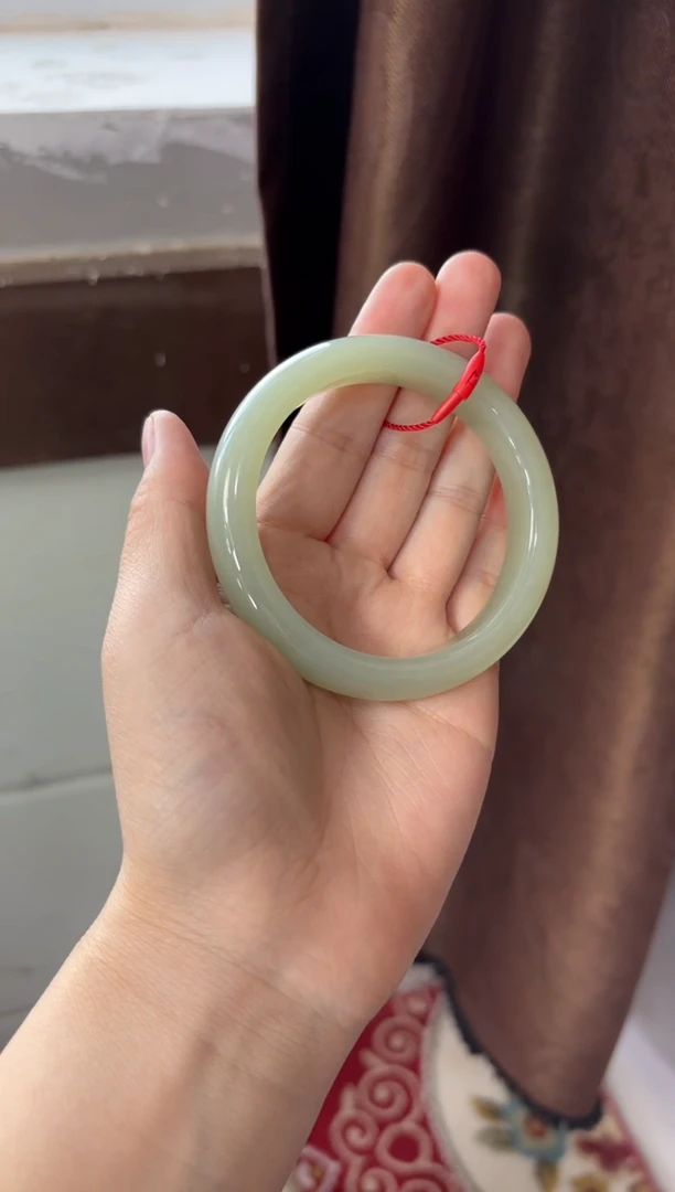 【闪购商品】和田玉手镯未镶嵌且末微色差近矿59+