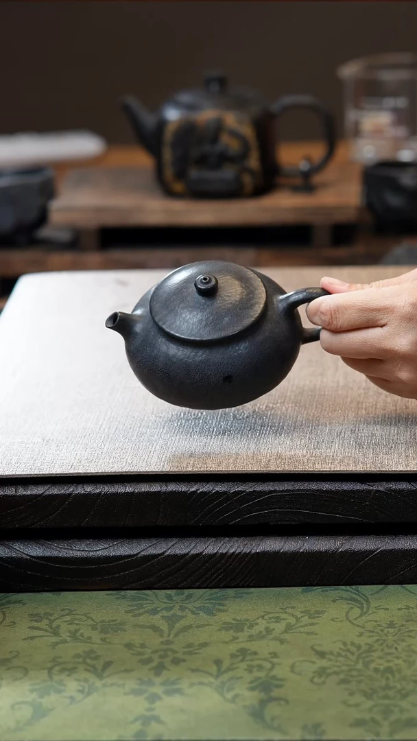 中式归玉堂冰碛岩重工雕刻寒江壶