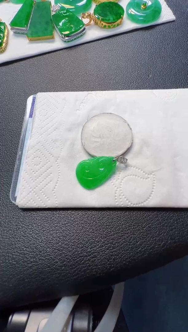吊坠(不含链)18K金镶嵌翡翠980