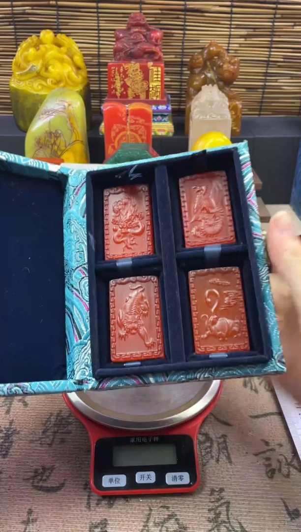 寿山石印石红田四兽套盒