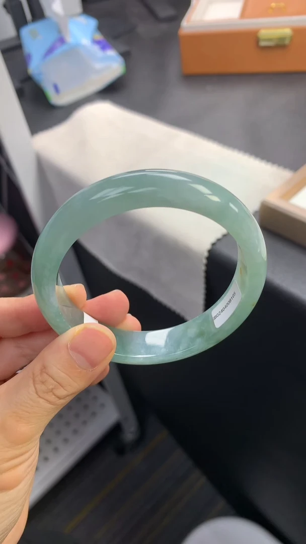未镶嵌手镯翡翠退货需手镯吊牌标签完好