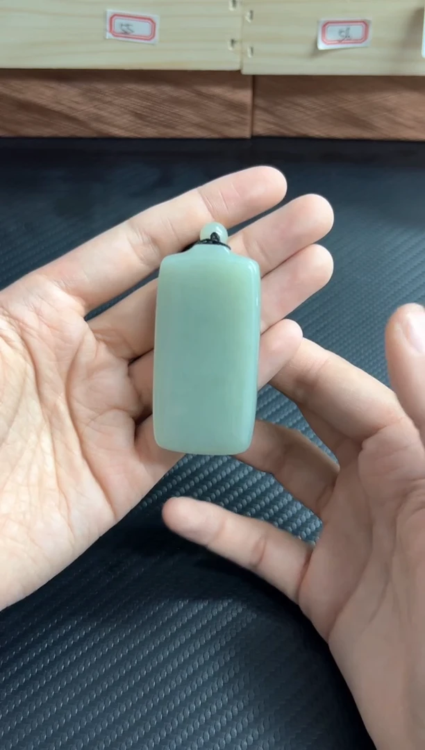 吊坠(赠链)未镶嵌和田玉且末微色差近矿  s