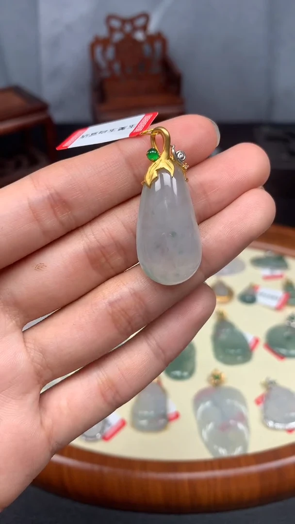 【闪购商品】翡翠颈饰18K金镶嵌福瓜