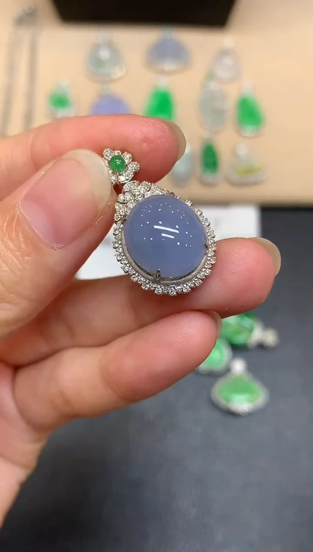 颈饰18K金镶嵌翡翠蛋面【无服务费